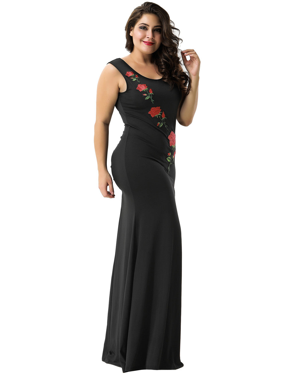 Effortless Summer Look: Black Maxi Dress Designed for Plus Sizes
